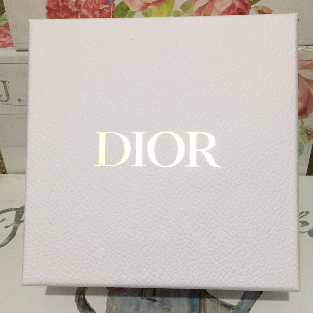 Brand New! DIOR Red White & Gold Medium Gift Box/Tissue/Envelope & Ribbon! π - Picture 6 of 12